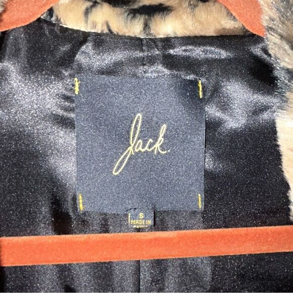 Jack Animal Print Faux Fur One Hook Closure Sleeveless Statement Vest - Picture 6 of 10